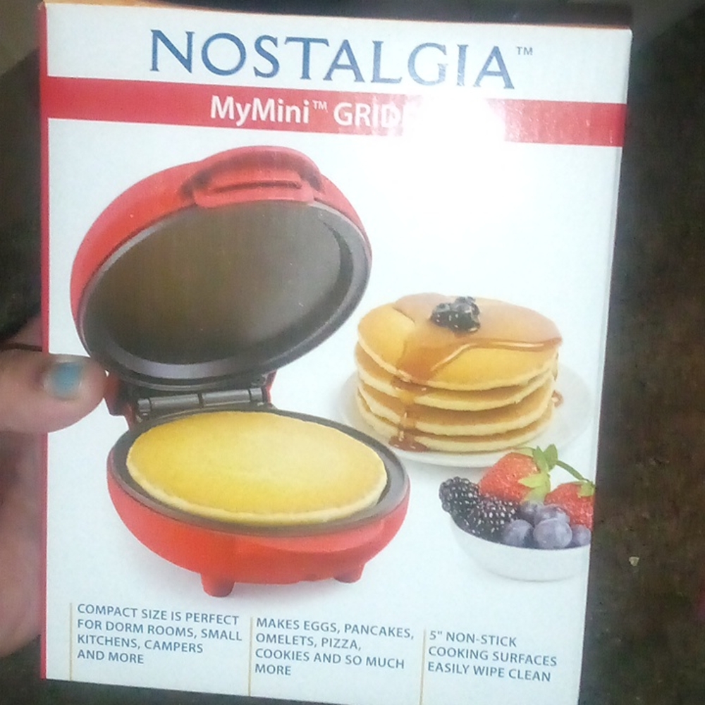 Mini waffle maker
